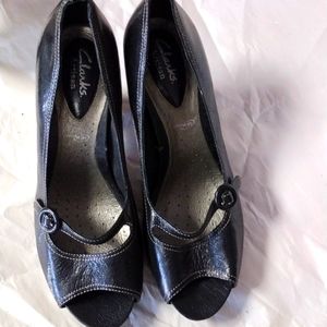 Larks black leather 4" heels toeless Sz 8 shoes